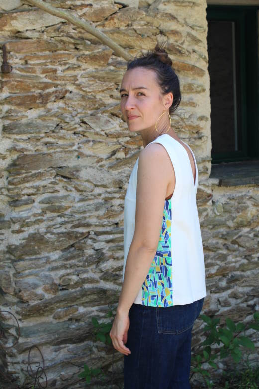 2025-05/blouse-luz-sans-manche-blanc-et-couleurs-acidule-made-in-france-julie-laurent-dos-en-v-3-